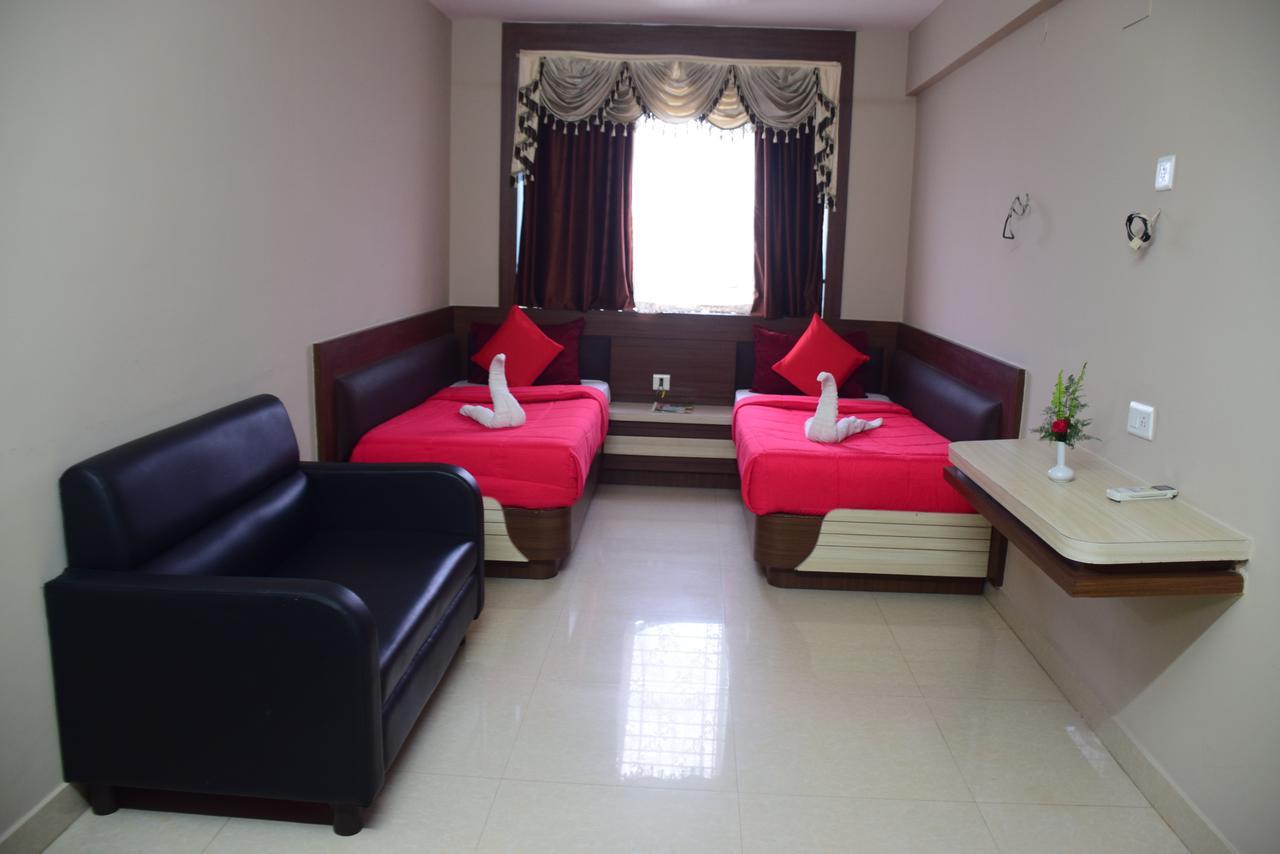 Hotel Landmark Puri Kültér fotó