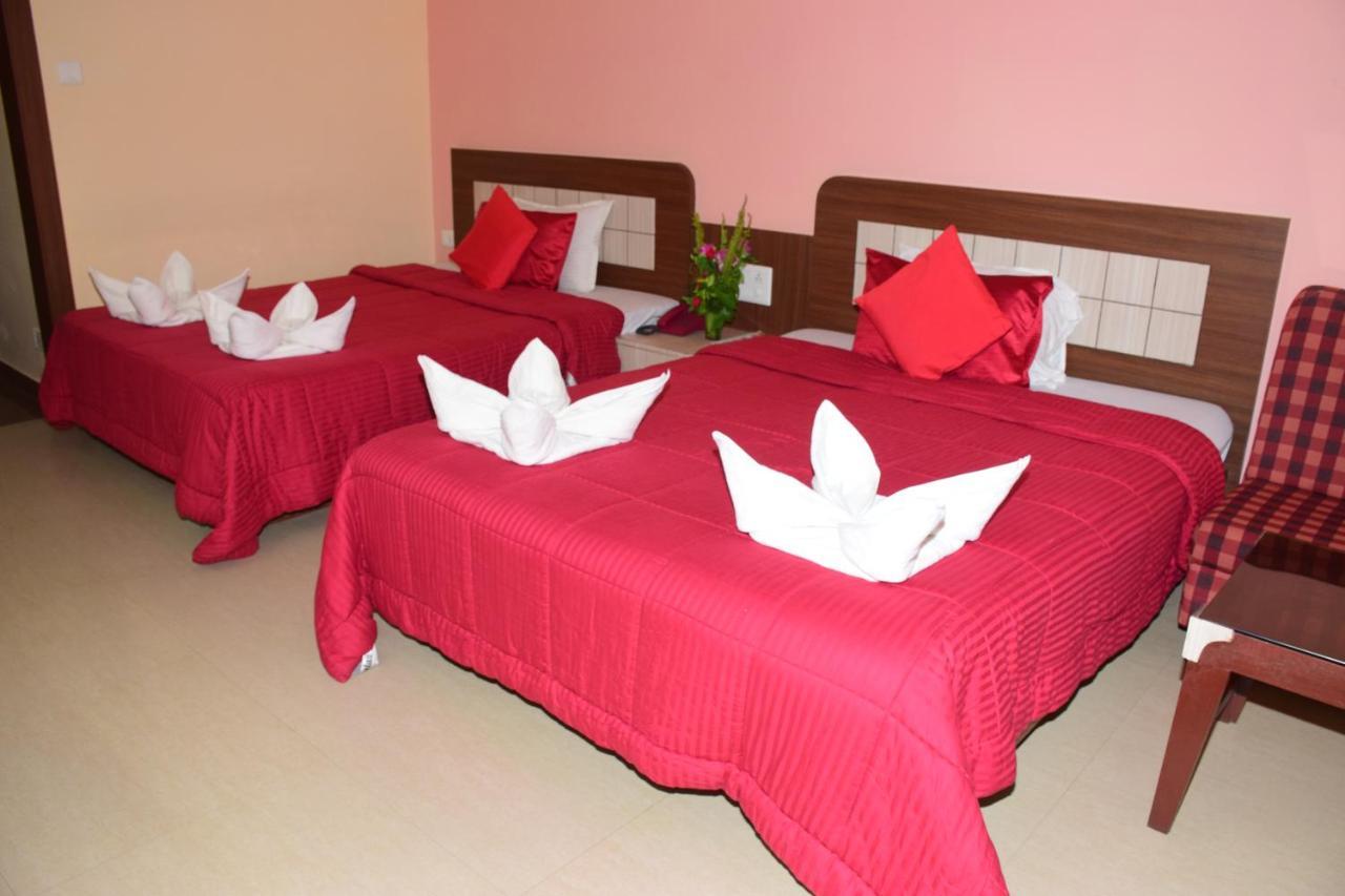 Hotel Landmark Puri Kültér fotó